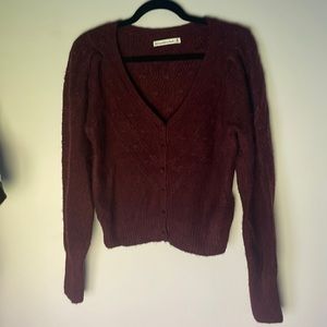 MAROON ABERCROMBIE & FITCH CROPPED SWEATER